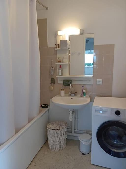 T2 58m2, Proche Orly Et Disney, Parking, Ligne Metro 8 A 5 Minutes *